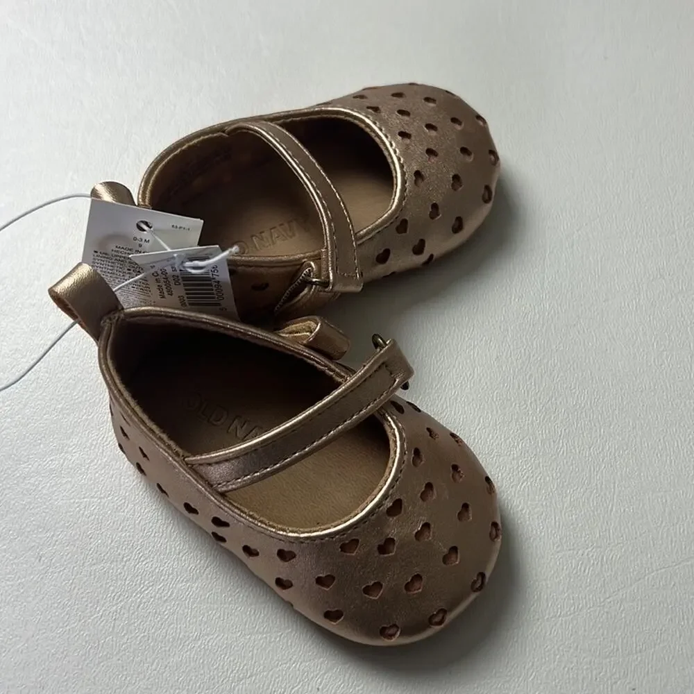 Old Navy Perforated Hearts Mary Jane Shimmer Baby Shoes  Sz 0-3 M